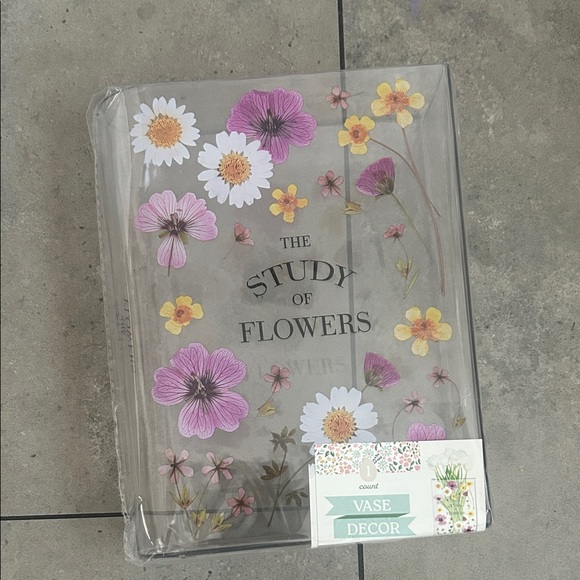 Target Other - NEW Target The study of flowers spring clear vase book
